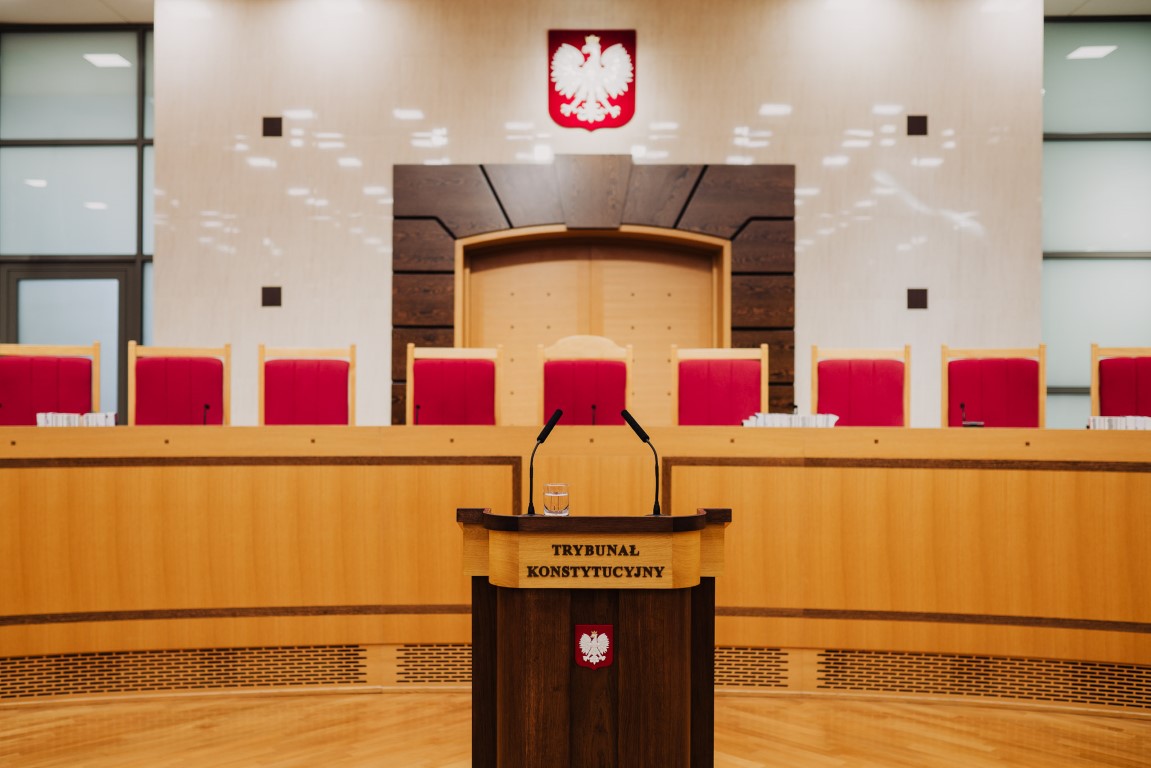 Kompromitacja w Sejmie. Eksperci ostrzegają: "Pseudoślubowanie" to prawny samobój i uderzenie w Konstytucję